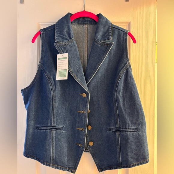 Jackets & Blazers - NWOT Denim Sleeveless Vest Bead Look Buttons XL